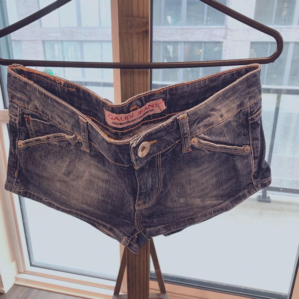 Gaudi Jean Short Orange Gem Logo